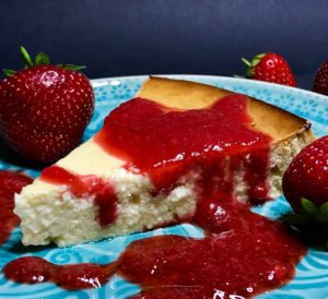 Cheesecake mit Erdbeersoße